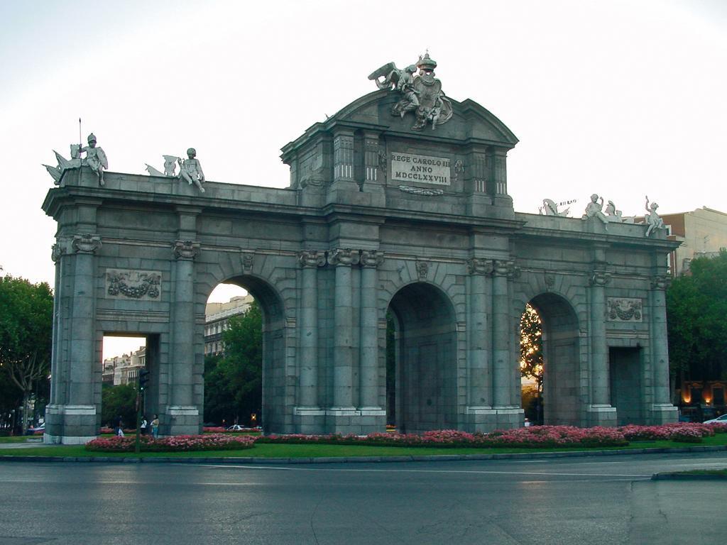 Hotel Zentral Castellana Norte Madrid Exterior photo